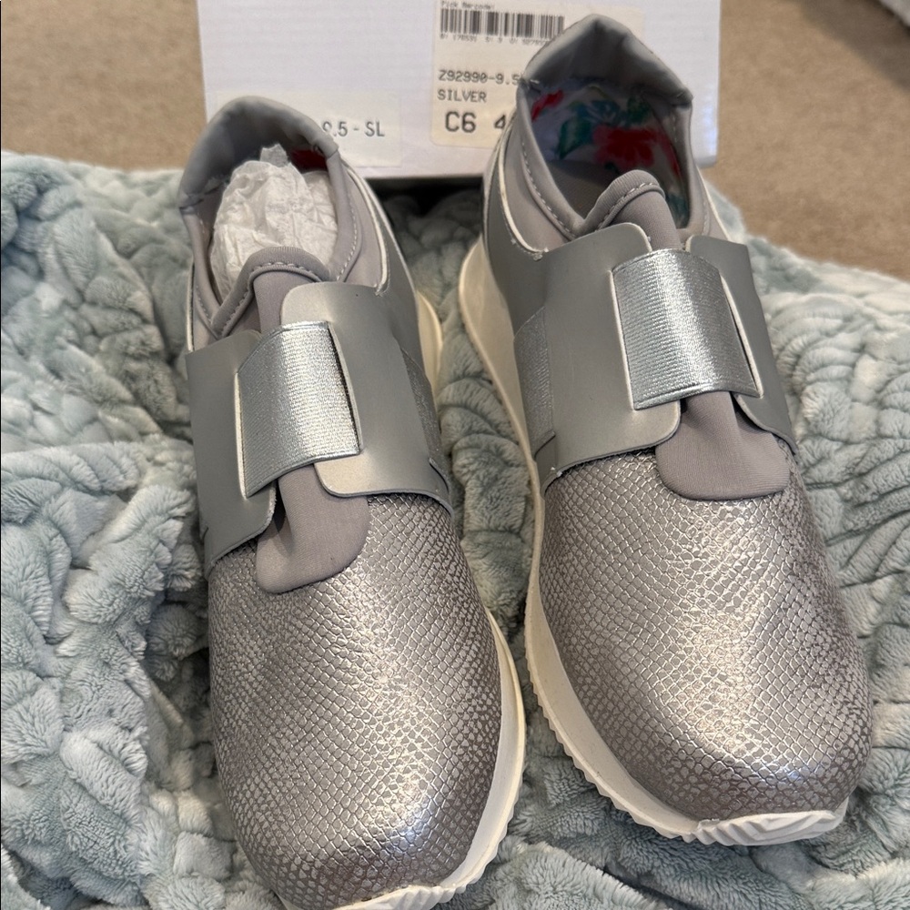 VENUS Silver Slip-On Sneakers